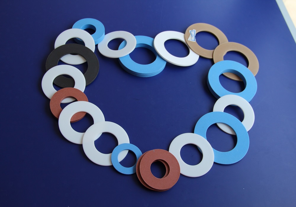 What are the common specifications and materials of PTFE gaskets?
